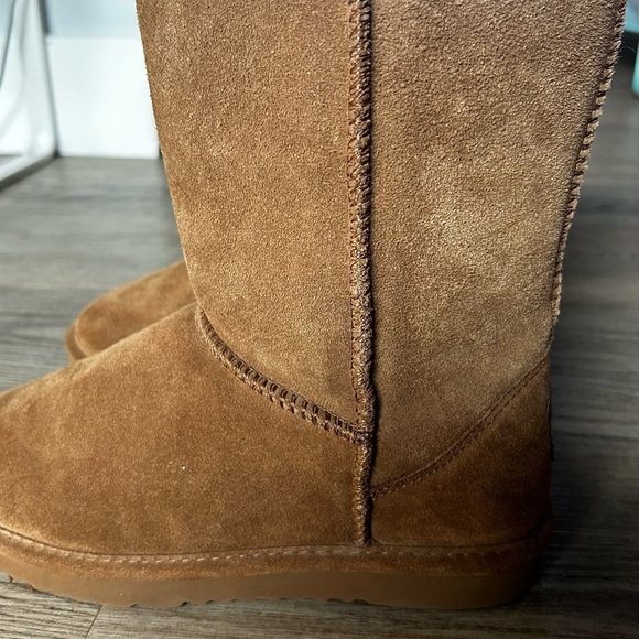 BearPaw, Classic Brown Suede Boots Sz 6/7. - Picture 7 of 8